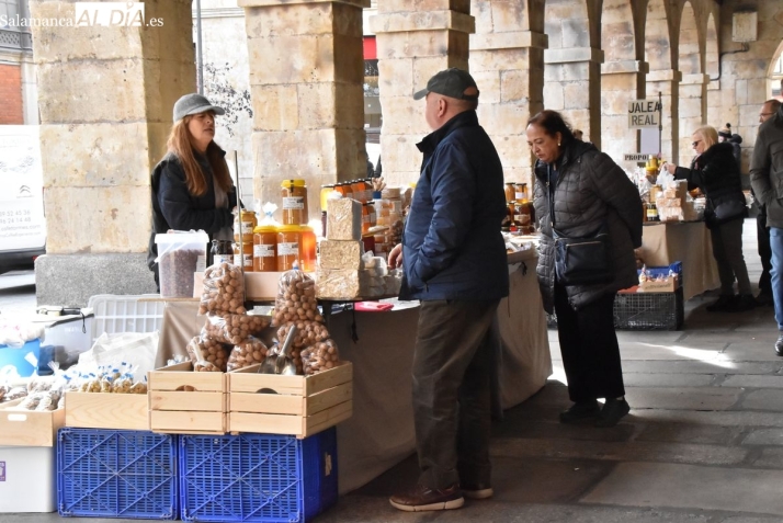 Las turroneras de La Alberca mantienen viva la tradici&oacute;n y regresan a los soportales de San Antonio   | Imagen 1