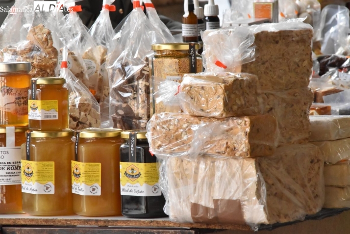 Las turroneras de La Alberca mantienen viva la tradici&oacute;n y regresan a los soportales de San Antonio   | Imagen 2