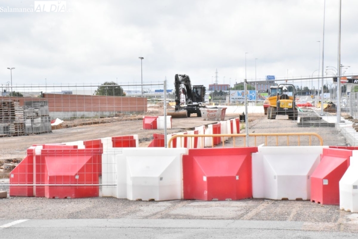 FOTOS | Contin&uacute;an las obras que mantienen los desv&iacute;os y cortes de tr&aacute;fico en el Zurgu&eacute;n | Imagen 1
