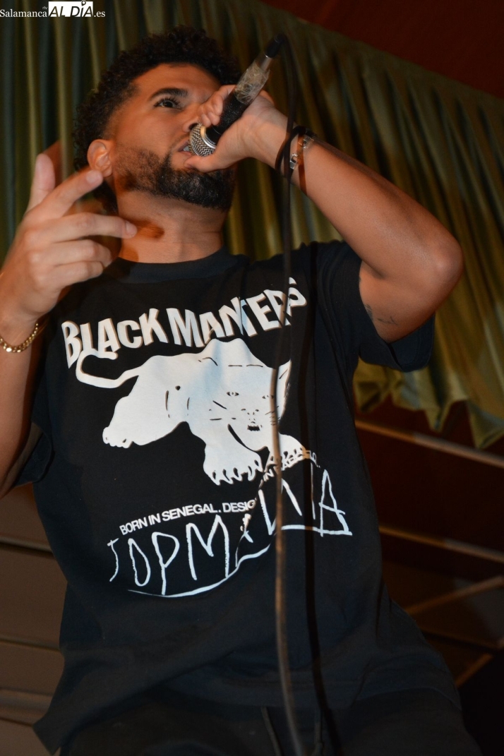 El rapero que conquista a estudiantes salmantinos desmontando discursos de odio | Imagen 1