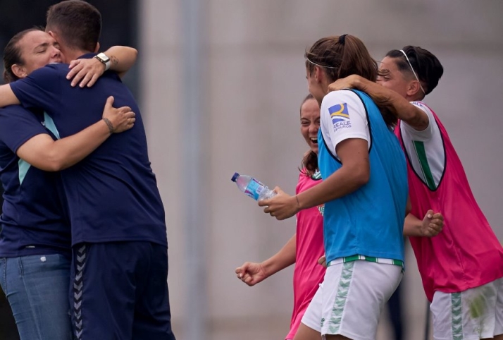 Carmen &Aacute;lvarez S&aacute;nchez da la asistencia del gol del triunfo del Betis en su debut liguero | Imagen 1