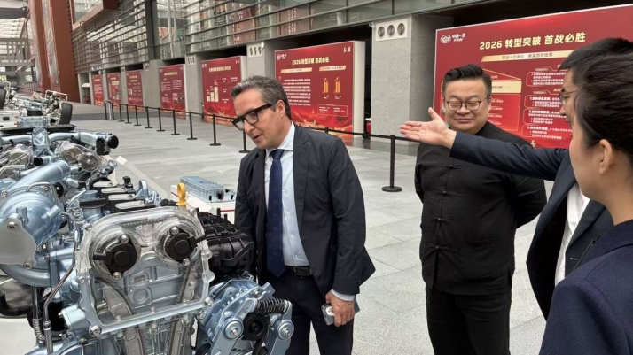 Estudiantes de la USAL se podr&aacute;n formar en IA en las f&aacute;bricas asi&aacute;ticas del gigante automovil&iacute;stico FAW | Imagen 1