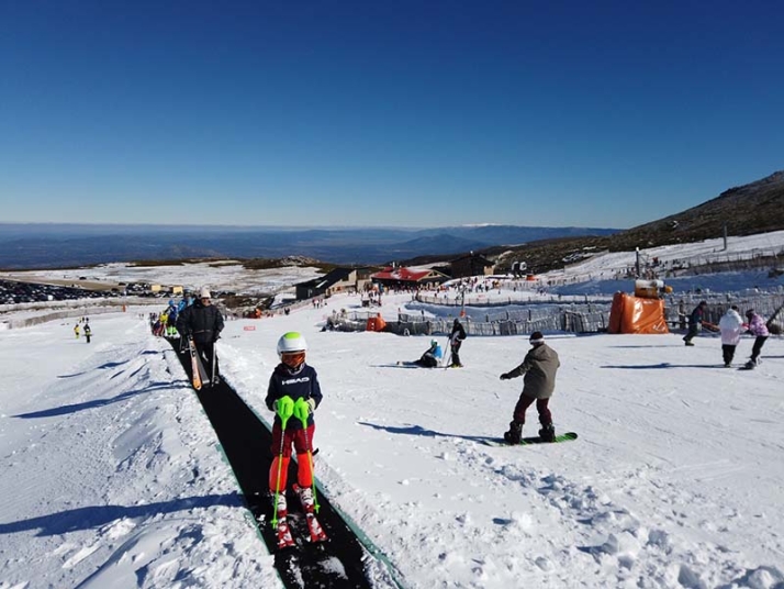 La Covatilla amanece con el blanco de la nieve | Imagen 2