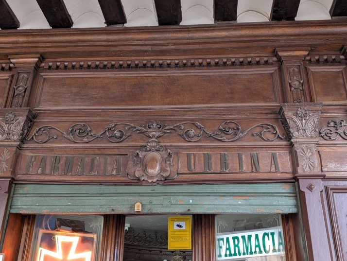 FOTOS | Estos son los 12 rótulos históricos que sobrevivirán a la ordenanza en Salamanca | Imagen 2