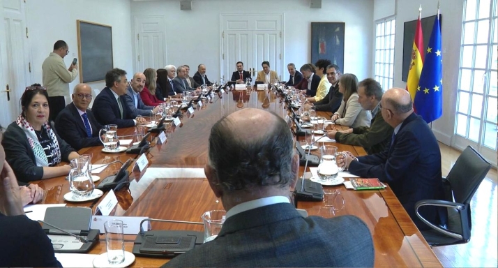 Todo lo que tienes que saber sobre la regularizaci&oacute;n de inmigrantes: plazos y requisitos obligatorios | Imagen 1