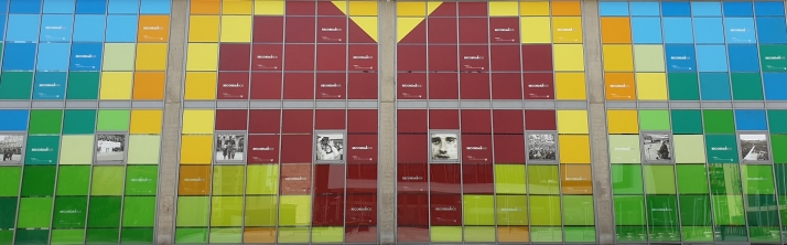 Restaurado el gran mural homenaje a las v&iacute;ctimas del terrorismo de la plaza de la Concordia | Imagen 1