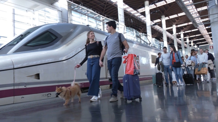 Renfe permitir&aacute; viajar con perros de hasta 40 kilos en todos sus trenes desde el 21 de julio | Imagen 2