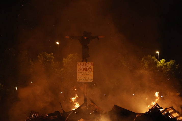 El Zurgu&eacute;n mantiene viva la &uacute;nica hoguera de San Juan que queda en la capital salmantina | Imagen 1