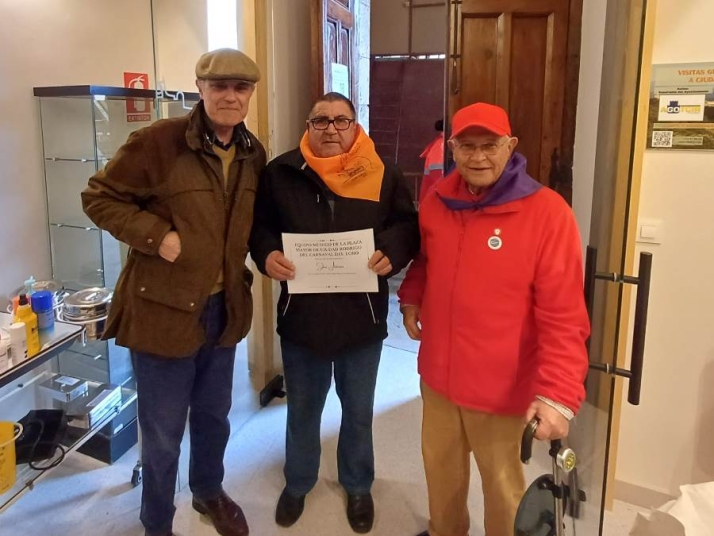 Reconocida la contribuci&oacute;n durante 42 a&ntilde;os de Jos&eacute; Antonio Dom&iacute;nguez a la enfermer&iacute;a del Carnaval | Imagen 1