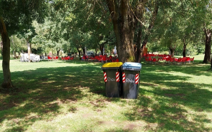 Dispuestos en El Pic&oacute;n contenedores para el reciclaje de pl&aacute;stico, papel y cart&oacute;n | Imagen 1