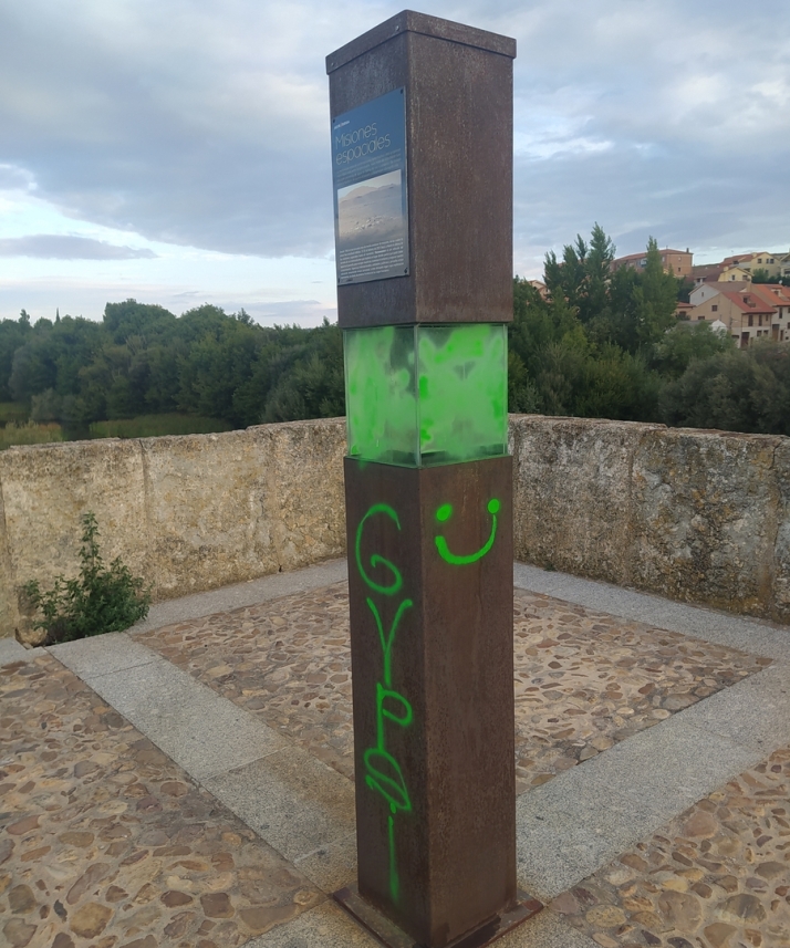 Atacan con spray el planeta Marte del Sistema Solar a escala | Imagen 1