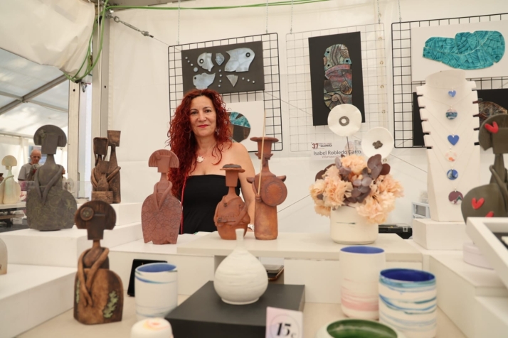 Isabel Robledo, la ceramista que transform&oacute; un rev&eacute;s del destino en arte con 'oro blanco' | Imagen 1