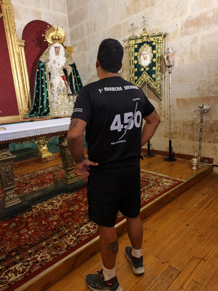 Un salmantino peregrina a pie desde Cantabria: 430 kil&oacute;metros y 1.035 euros por 'La Sonrisa de Mar&iacute;a' | Imagen 2