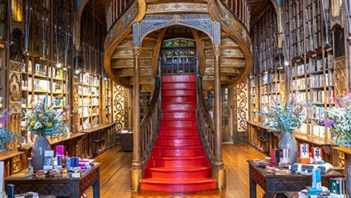 La "librer&iacute;a m&aacute;s bonita del mundo" liga para siempre su nombre a Oporto en su 120 aniversario | Imagen 4