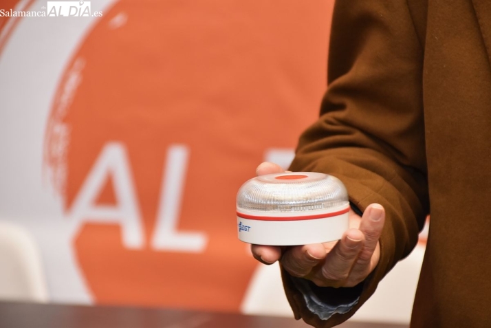 Adi&oacute;s a los tri&aacute;ngulos de emergencia: la baliza conectada ser&aacute; obligatoria desde el 1 de enero | Imagen 1