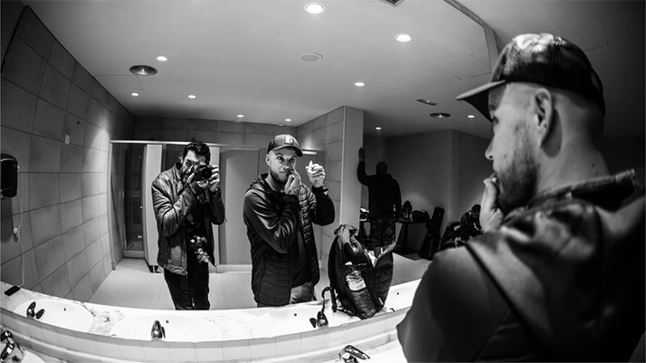 Marco Leonato se autoretrata junto a Dave Dagomsa
