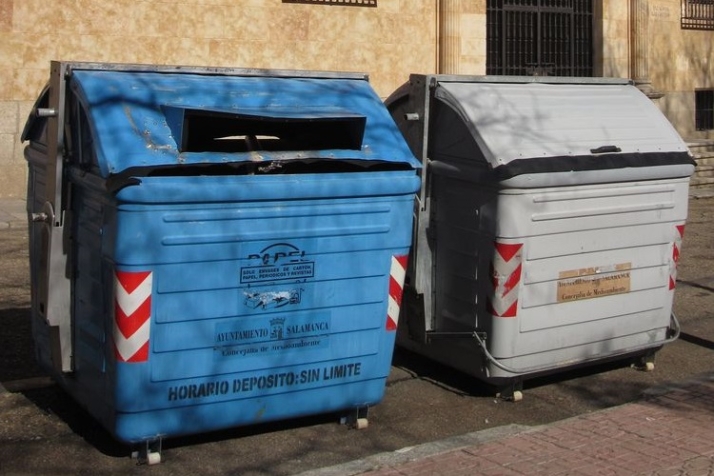 Modelo evitando gasto de papel | Imagen 1