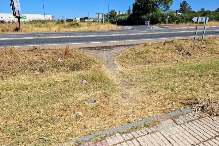 Saavedra y Fajardo cortada 8 meses, &iquest;por qu&eacute; no se ha aprovechado para mejorar esta vieja traves&iacute;a? | Imagen 10