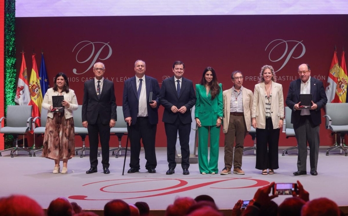 V&Iacute;DEO | Emotivo recuerdo a Mar&iacute;a Caama&ntilde;o en los Premios CyL: "Su sonrisa deja una huella imborrable que sigue llenando de luz a Castilla y Le&oacute;n"  | Imagen 2
