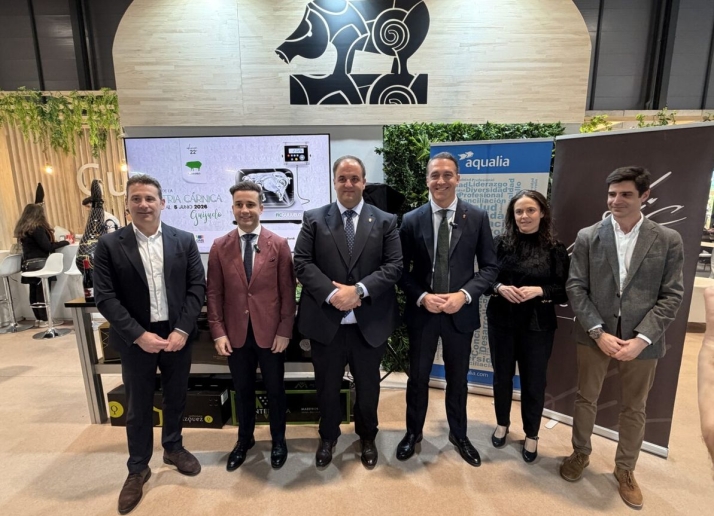 Guijuelo consolida su &eacute;xito en Fitur con un stand abarrotado (FOTOS) | Imagen 1