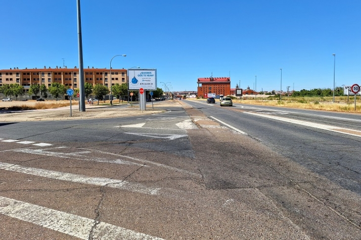 Saavedra y Fajardo cortada 8 meses, &iquest;por qu&eacute; no se ha aprovechado para mejorar esta vieja traves&iacute;a? | Imagen 9