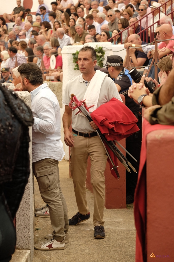 Sergio Casta&ntilde;o, 26 a&ntilde;os en la sombra del torero: "Se junta la responsabilidad de ser mozo de espadas con el miedo de ser su hermano" | Imagen 1