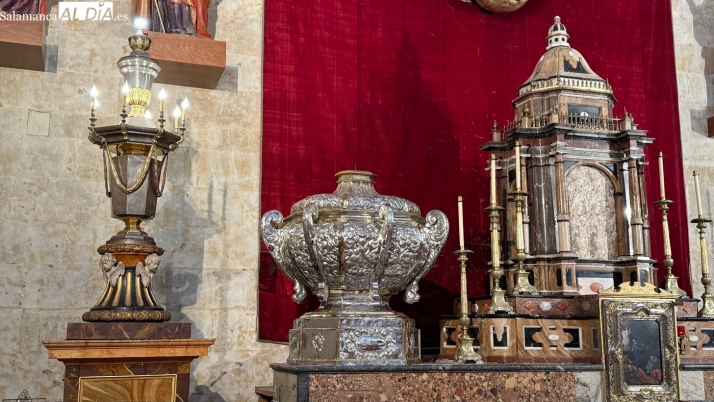VÍDEO y FOTOS | Tres llaves para un santo: así se custodia la urna de plata de San Juan de Sahagún | Imagen 1