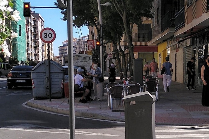 Sentarse, aunque sea a tomar una politizada ca&ntilde;a. | Imagen 4