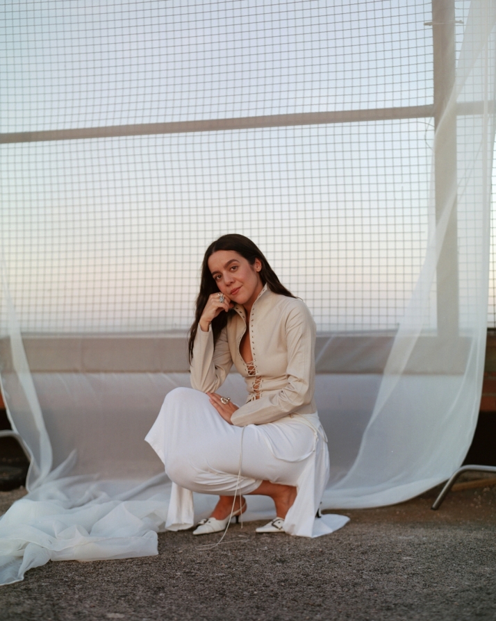 Valeria Castro, ante su concierto en Salamanca: "Hay escenarios que tienen una historia que se siente antes de empezar a cantar, y la Plaza Mayor es uno de ellos" | Imagen 1