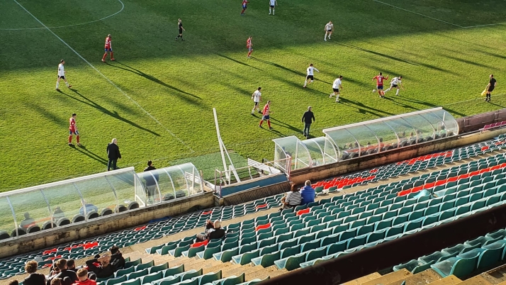 Los detalles de Mar&iacute;a: cambia de banquillo por "estar cerca del l&iacute;nea", va a ver a la cantera y pone entrenamientos voluntarios | Imagen 1