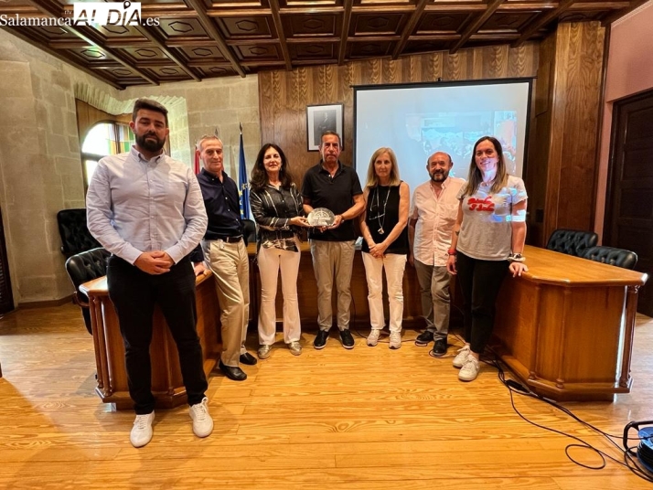 Jaime N&uacute;&ntilde;ez y Conchi Cosme presentan en Alba de Tormes su premio MotoTurismo 2022 | Imagen 1
