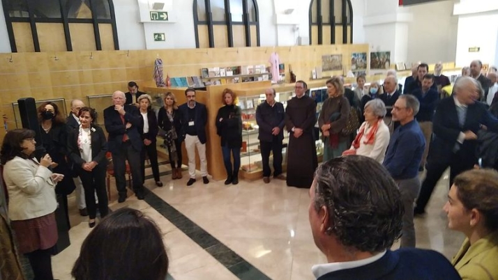 &lsquo;Carmus&rsquo; cede un atril del siglo XVII a la 'La luz del n&aacute;car. Reflejos de oriente en M&eacute;xico&rsquo; | Imagen 1