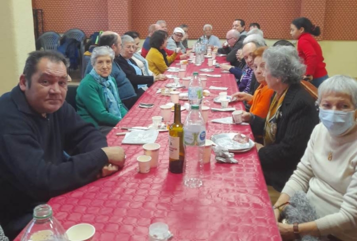 San Andr&eacute;s celebra una comida de fraternidad entre personas que viven solas | Imagen 1