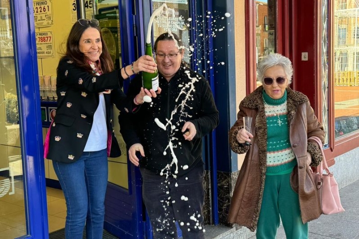 &iexcl;El Gordo llega a Salamanca, Guijuelo y Pe&ntilde;aranda! "Estoy en una nube", aseguran desde la administraci&oacute;n | Imagen 1