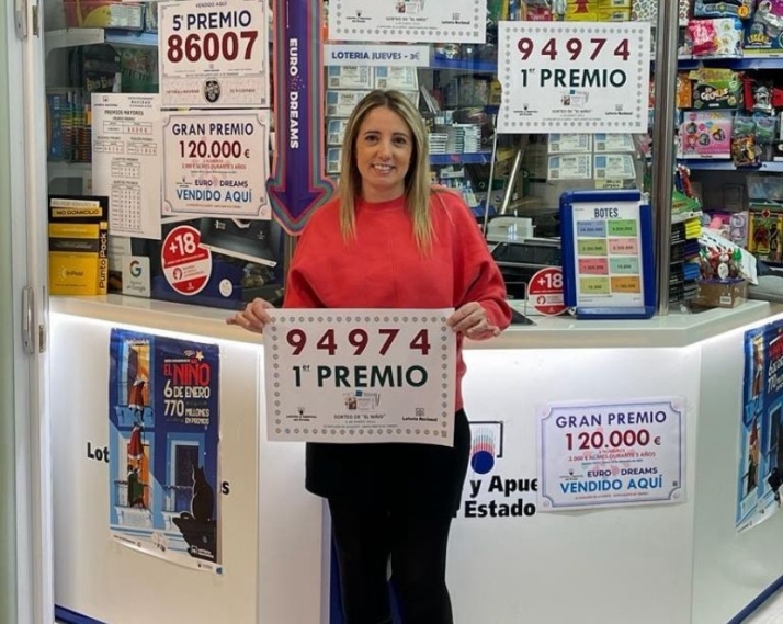 &iexcl;Y cae en Salamanca el primer premio del Sorteo del Ni&ntilde;o! Hasta cuatro administraciones han repartido el n&uacute;mero 94974 | Imagen 1