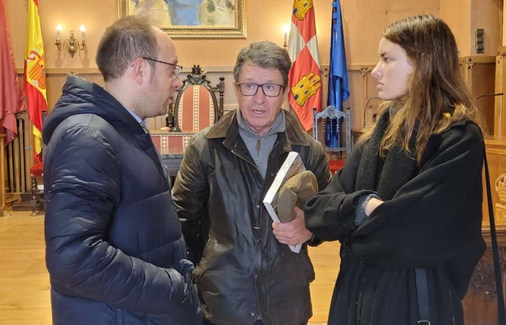 El anterior embajador de Ecuador en Espa&ntilde;a visita el Carnaval | Imagen 1