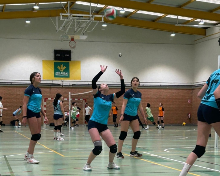 El voleibol femenino mirobrigense logra un hist&oacute;rico doblete de t&iacute;tulos en los Juegos Escolares | Imagen 1