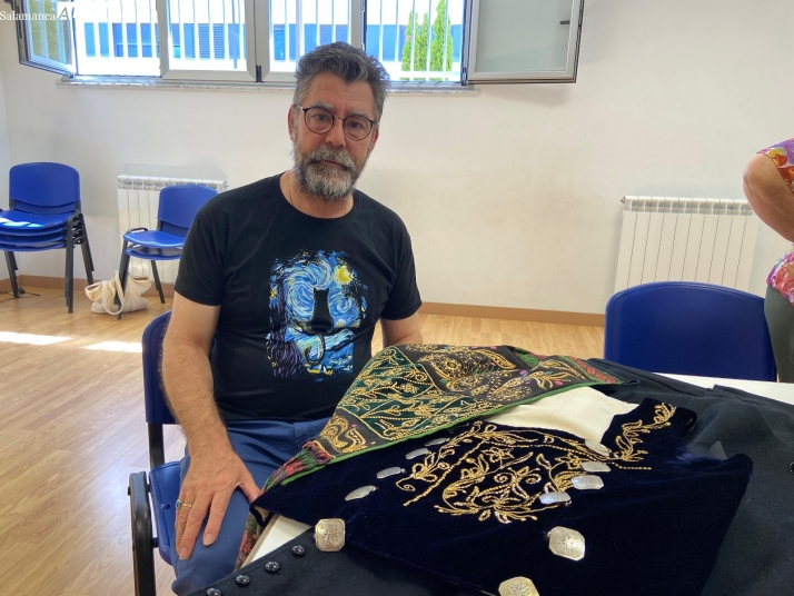 FOTOS | "Restaurar es la mejor escuela": los talleres que salvan del olvido las joyas del traje charro | Imagen 1