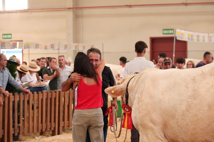 La emoci&oacute;n de un doblete hist&oacute;rico en Salamaq: 'Quejoso' y 'Romano' son los mejores charoleses j&oacute;venes de Espa&ntilde;a | Imagen 2