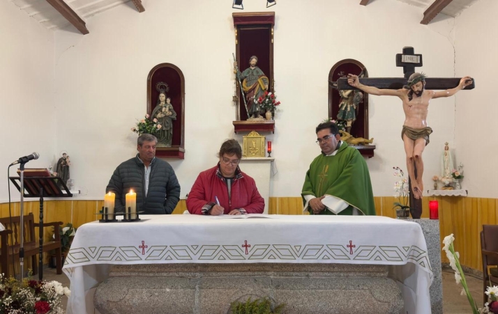 Martill&aacute;n y Sexmiro reciben a su nuevo p&aacute;rroco, Carlos Norberto G&oacute;mez | Imagen 1