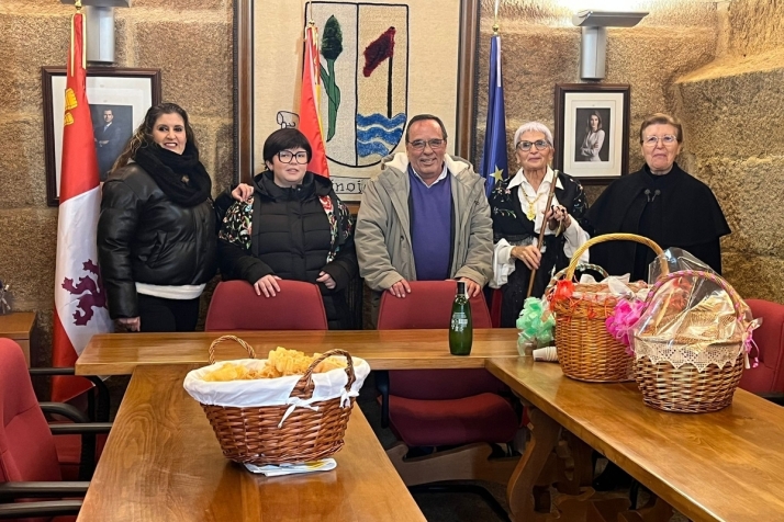 Las mujeres de Hinojosa de Duero toman el mando municipal en la celebraci&oacute;n de las &Aacute;guedas | Imagen 1