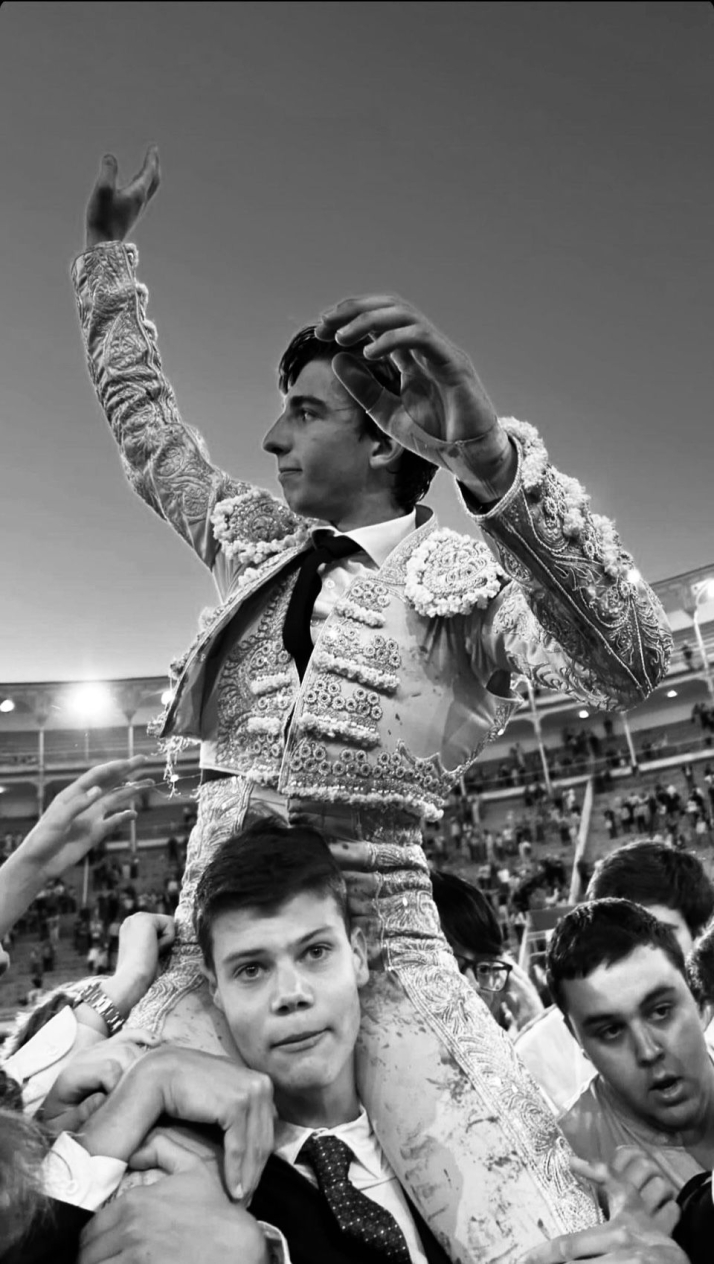La intrahistoria de sacar a hombros a su mejor amigo por la Puerta Grande de Las Ventas: "Es un momento único y uno de los más especiales de nuestra vida" | Imagen 1