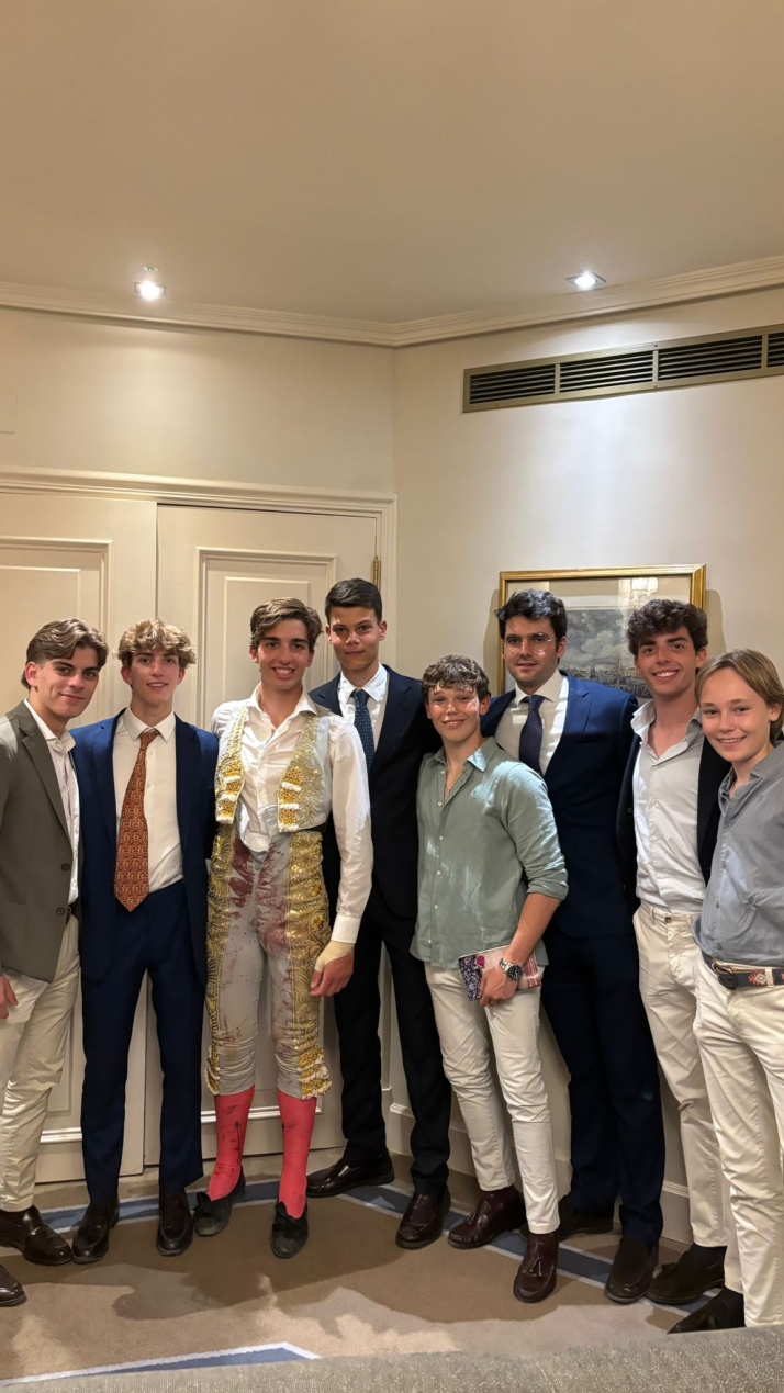 La intrahistoria de sacar a hombros a su mejor amigo por la Puerta Grande de Las Ventas: "Es un momento único y uno de los más especiales de nuestra vida" | Imagen 2
