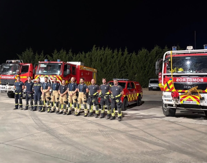 VÍDEO | Agentes de la Guardia Civil de Salamanca y bomberos de la Diputación se desplazan al incendio de Navaluenga (Ávila) | Imagen 1