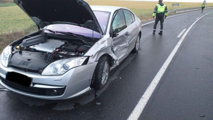 Dos heridos tras un accidente en el t&eacute;rmino municipal de Navales | Imagen 1