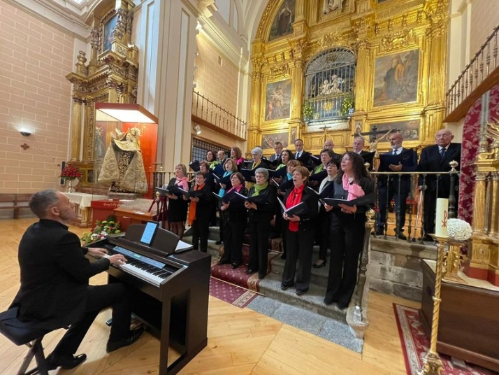 Peregrinaci&oacute;n jubilar a Alba de Tormes del arciprestazgo Santa Teresa de Jes&uacute;s-La Armu&ntilde;a | Imagen 1