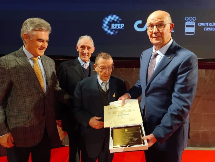 Adi&oacute;s al P. Alejandro P&eacute;rez: el sacerdote albense que marc&oacute; la historia del hockey en La Coru&ntilde;a   | Imagen 1
