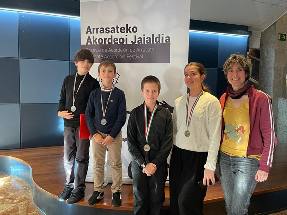 Gabriel Dom&iacute;nguez y la Escuela Municipal de M&uacute;sica logran premios en los cert&aacute;menes de acorde&oacute;n de Mondrag&oacute;n | Imagen 1