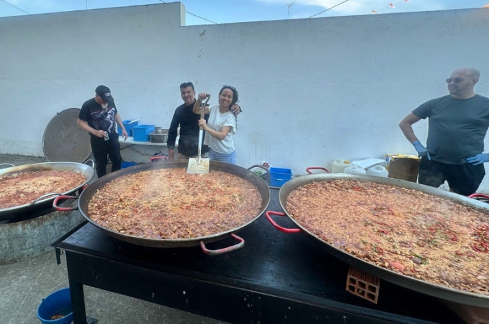 Pe&ntilde;arandilla re&uacute;ne a 500 personas en su tradicional comida del D&iacute;a de la Convivencia | Imagen 1