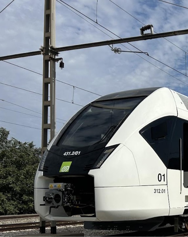 Modernizaci&oacute;n ferroviaria en Catalu&ntilde;a: &Iacute;&ntilde;igo Parra acompa&ntilde;a la llegada del nuevo tren FLIRT a Lleida | Imagen 1